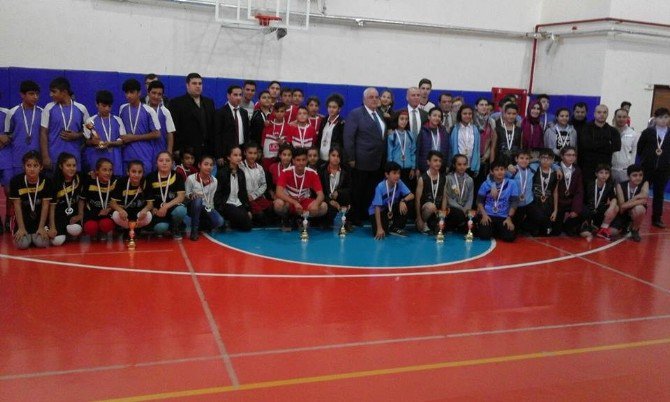 Cumhuriyet Bayramı Yıldızlar Basketbol Turnuvası Sona Erdi