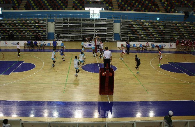 Haliliye Voleybol Takımı Bağlar’ı 3 - 0 Yendi