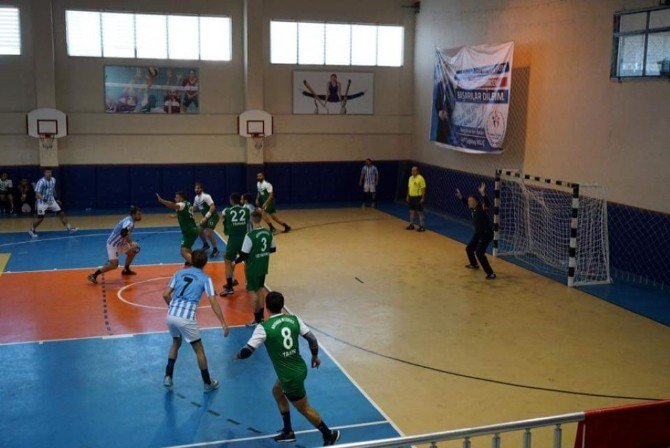 Adıyaman Belediyespor Hentbol Takımı: 30- 23:gümüşhane Belediyespor Hentbol Takımı