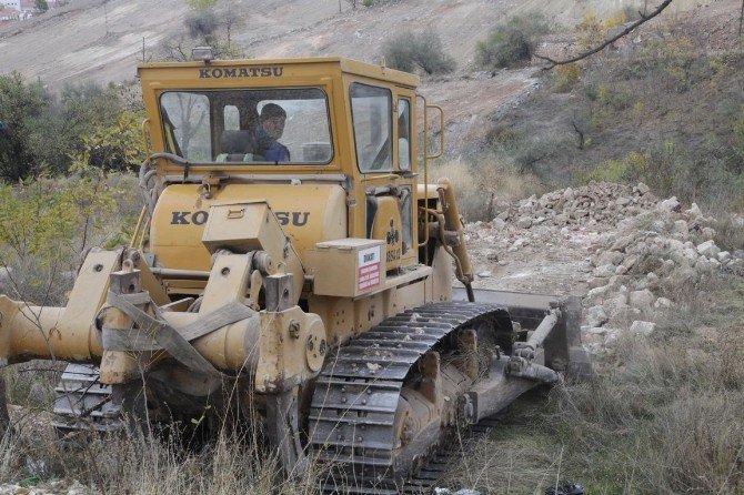 Karapınar’da Molozlar Kaldırılmaya Devam Ediyor