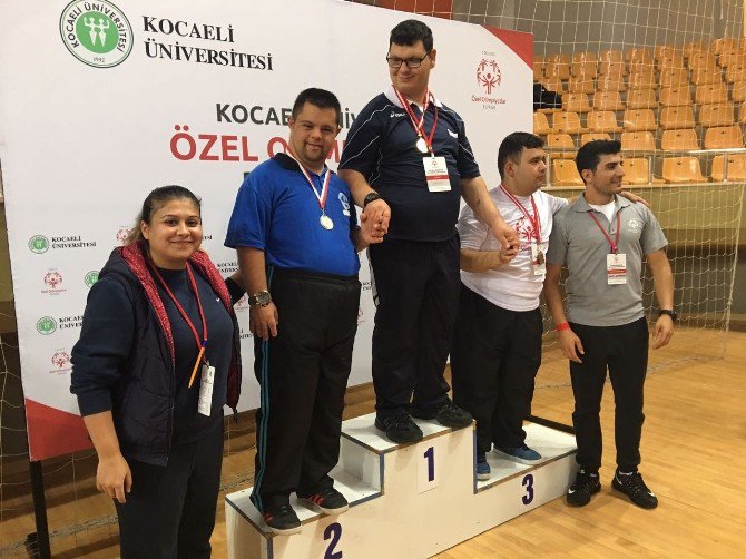 Kağıtsporlu Sporcular Özel Olimpiyatlar’da Yarıştı