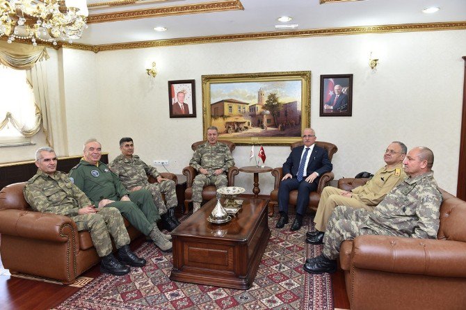 Genelkurmay Başkanı Akar, Şanlıurfa Sınırında İncelemede Bulundu