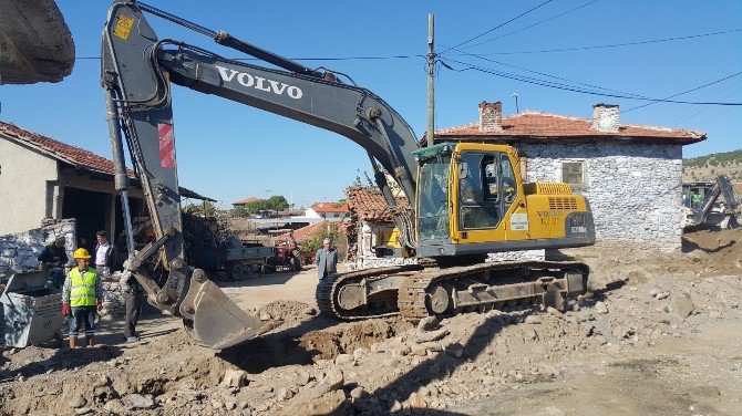 Bir Mahallenin Daha Kanalizasyon Sorunu Çözüldü