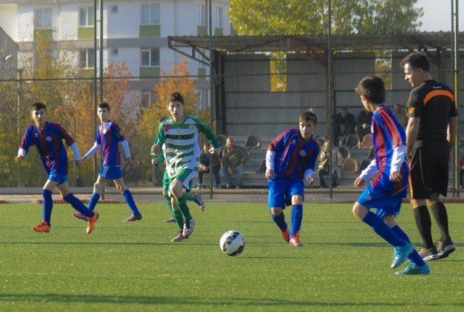 Anadolu Üniversitesi U-14 Takımı Finale Gidemedi