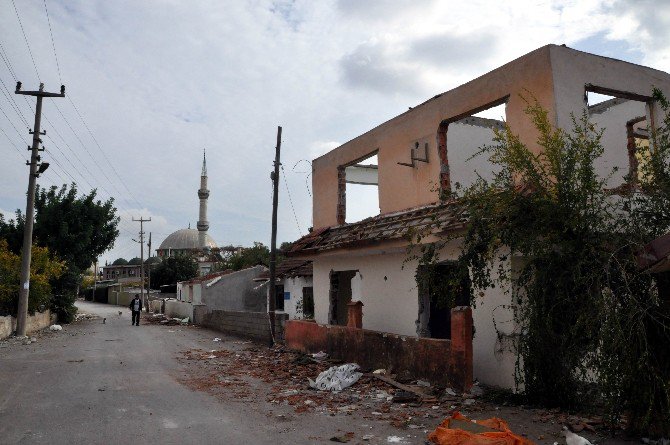 Antalya’da Kentsel Dönüşüm İki Mahalleyi Hayalet Şehre Çevirdi