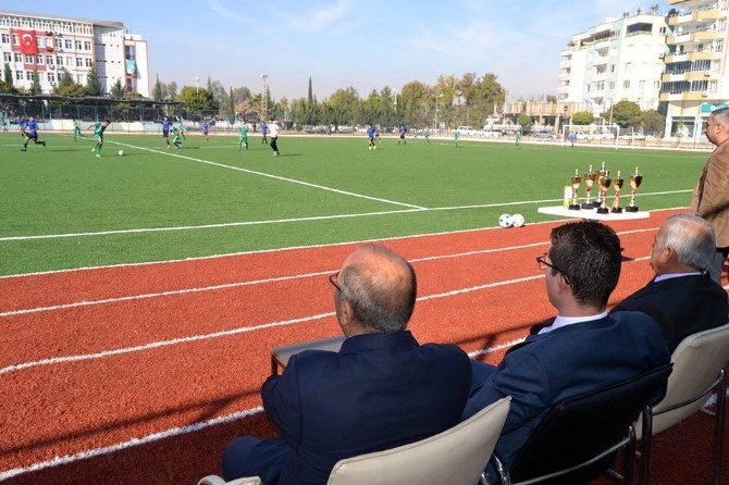 Futbol Ve Voleybol Turnuvasında Şampiyonlar Kupasını Aldı