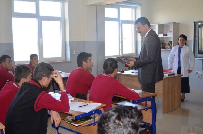 Aziziye Kaymakamı Öz, Ilıca Anadolu İmam Hatip Lisesi’ni Ziyaret Etti