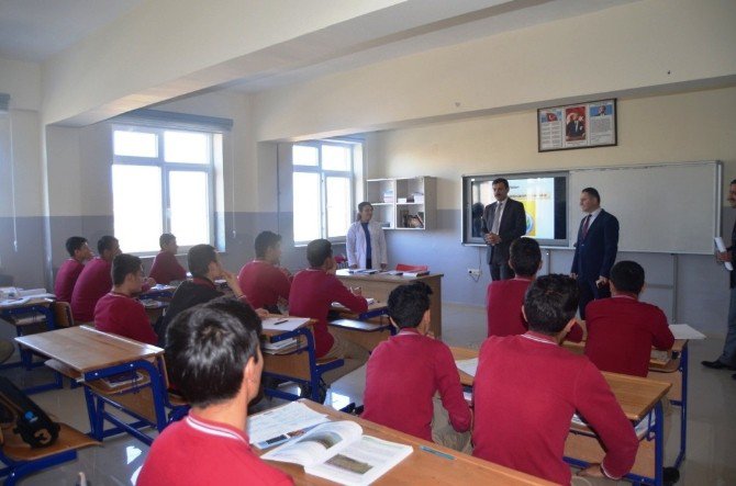 Aziziye Kaymakamı Öz, Ilıca Anadolu İmam Hatip Lisesi’ni Ziyaret Etti