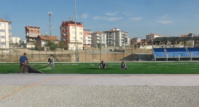 Yeşiltepe 1 Nolu Saha’nın Sentetik Çimi Serilmeye Başlandı