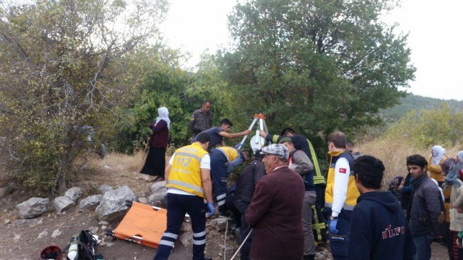 Kuyuya Düşen Kadını İtfaiye Kurtardı