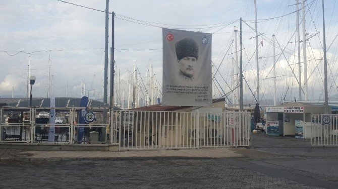 Büyükşehir Tartışmalı İskeleye Atatürk’ün Sözünün Olduğu Afiş Astı