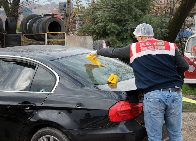 Hırsızlık Çetesi Jandarmanın Üzerine Otomobil Sürdü, Zanlılara Ateş Açıldı: 1 Yaralı