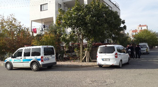 “Evde Silahlı Adam Var Beni Öldürecek” Diye Bağıran Kız Polis Ekiplerini Alarma Geçirdi