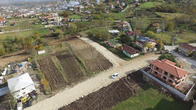 Başiskele’de Asfaltlama Ve Parke Çalışmaları Sürüyor