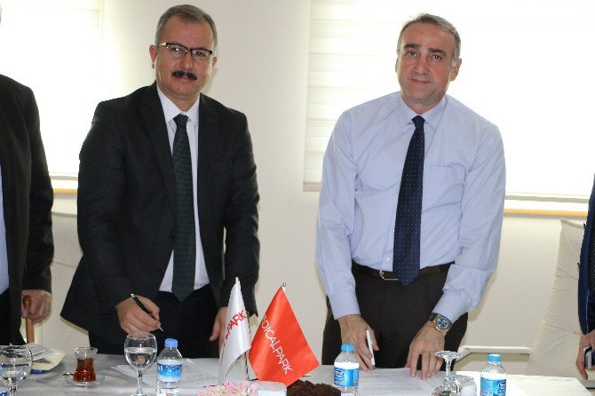 Medical Park Hastanesi İle Gaziantep Lisesi Mezunlar Derneği Sağlık Protokolü İmzaladı