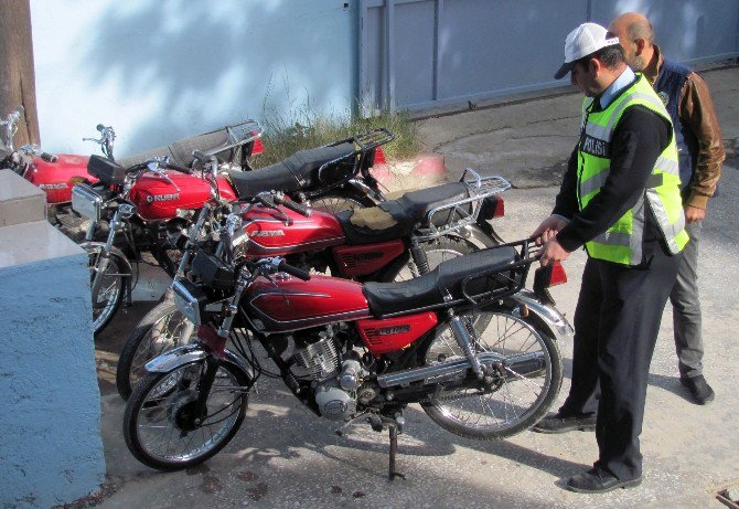 Trafik Uygulamasında 6 Çalıntı Motosiklet Ele Geçirildi