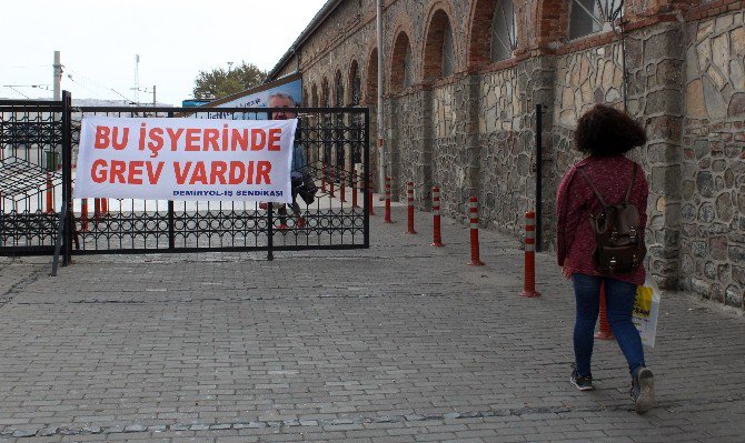 İzban Grevinde 2. Gün: Vatandaş Başbakan’ın Devreye Girmesini Bekliyor