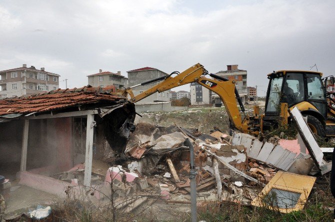 Kaçak Yapıların Yıkımı Gergin Başladı