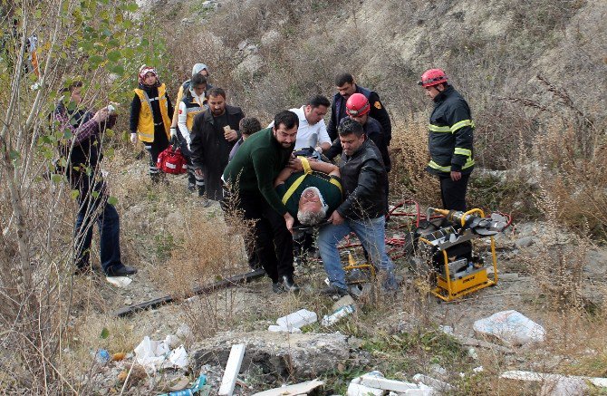 Tosya’da Otomobil Dereye Uçtu: 1 Yaralı