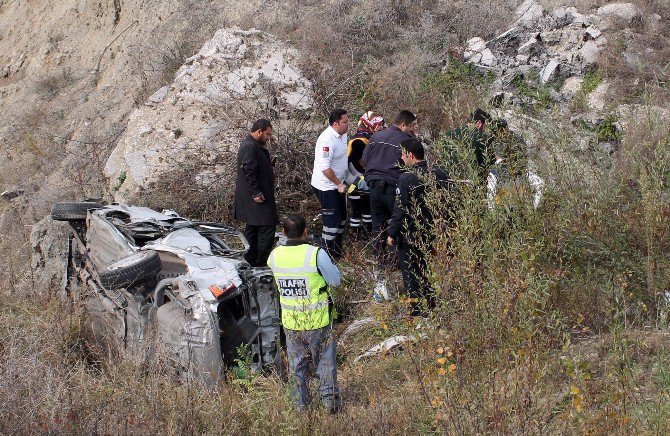 Tosya’da Otomobil Dereye Uçtu: 1 Yaralı