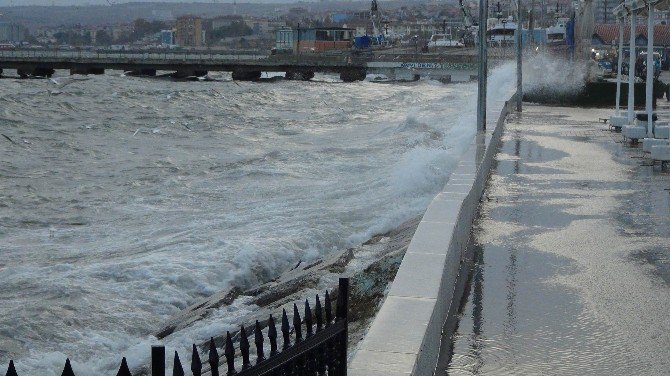 Lodos Marmara Denizi’nde Ulaşımı Olumsuz Etkiledi