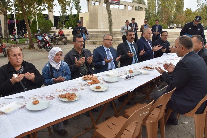 Salihli’de Kazada Ölen Belediye İşçisi Anısına Lokma Hayrı Yapıldı