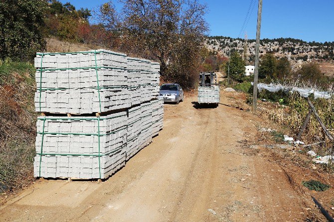 Erdemli Belediyesi, Yayla Yollarındaki Parke Yol Çalışmasını Sürdürüyor