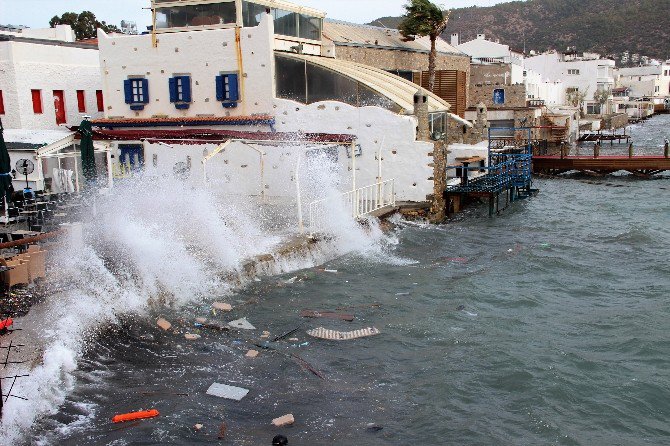 Bodrum’da Fırtına Hayatı Olumsuz Etkiledi