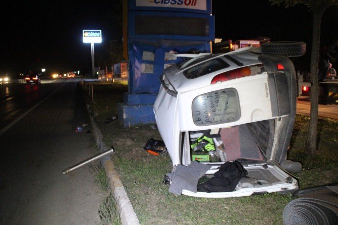 Sakarya’da Otomobil Petrol İstasyonuna Girdi: 1 Ağır Yaralı