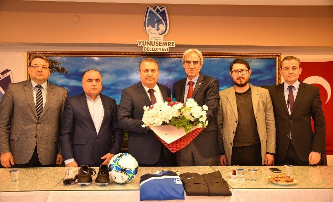 Yunusemre’den Amatör Spor Kulüplerine Destek