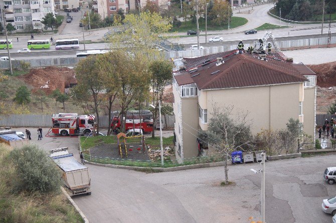 Tadilat Yapılan Çatı Alev Alev Yandı