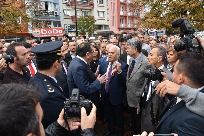 Aydın’da 10 Kasım Töreninde Çelenk Krizi