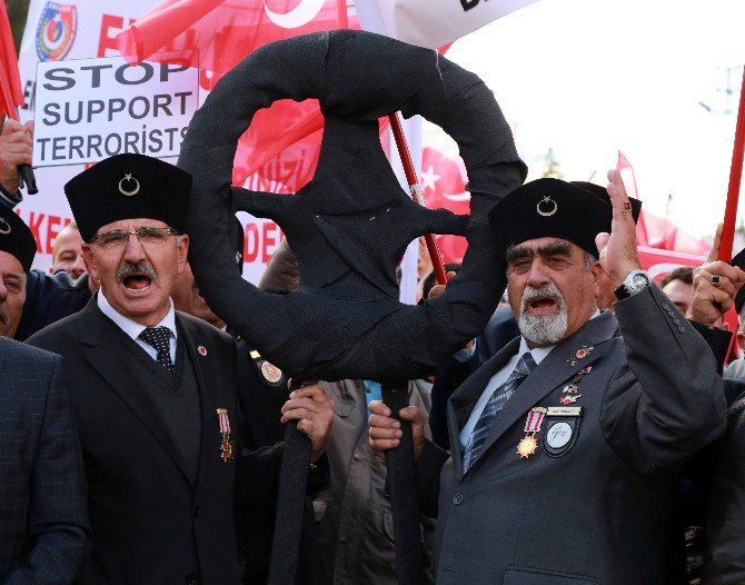 Şehit Aileleri Ve Gazilerden Belçika’ya Siyah Çelenkli Protesto