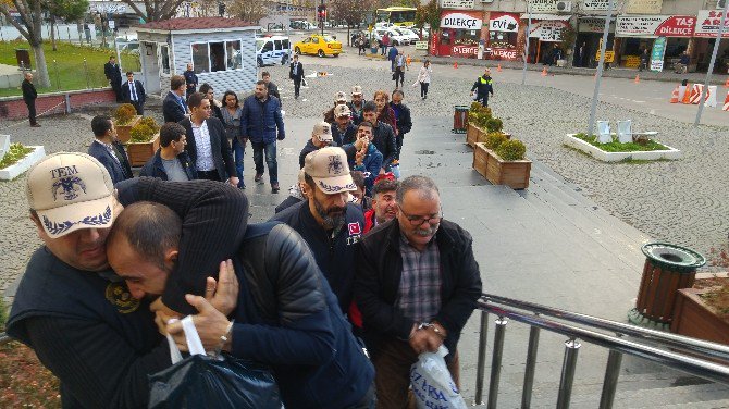 Bursa’da Terör Zanlıları Sloganlarla Hakim Karşısına Çıktı