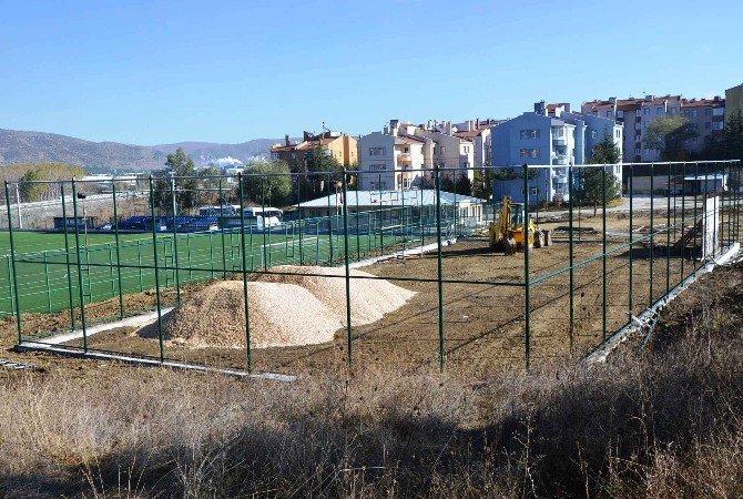 Bozüyük’te Tenis Kortlarının Yapımına Başlandı