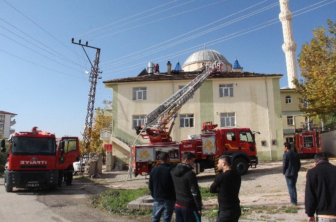 Elazığ’da Çatı Yangını