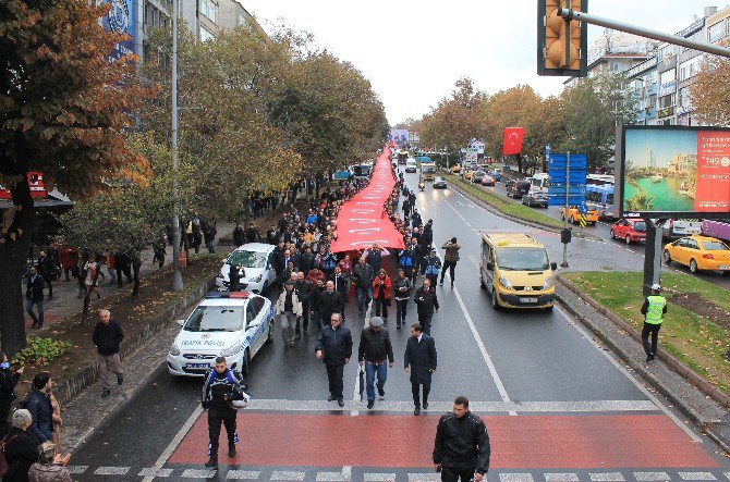 Beşiktaş’ta Bin 11 Metrelik Dev Türk Bayrağıyla Binler Dolmabahçe’ye Yürüdü