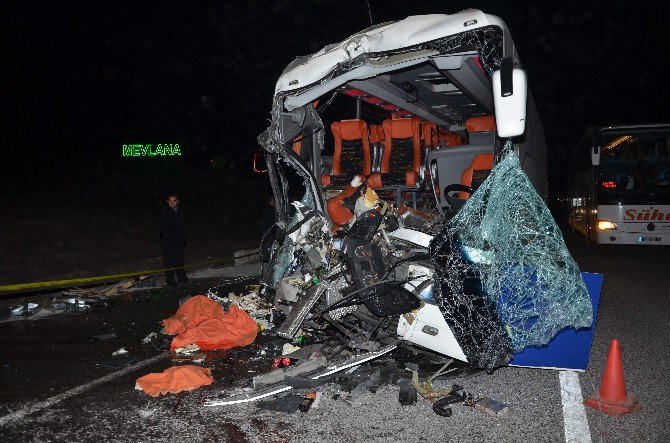 Yolcu Otobüsü Tır’la Çarpıştı: 1 Ölü, 29 Yaralı