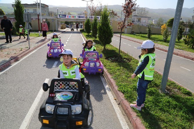 İlkadım’da Minik Şoförler Trafikte