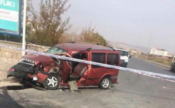 Kayseri’de Trafik Kazası: 3 Yaralı