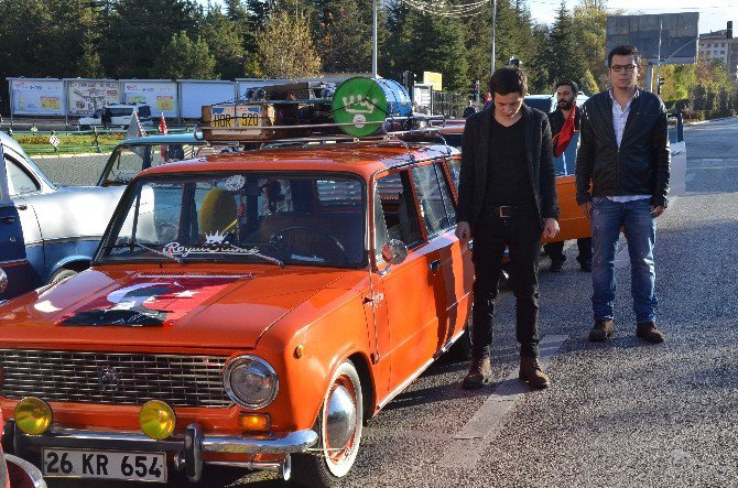 Klasik Otomobil Sürcülerinden Ata’ya Saygı Duruşu