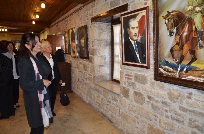 Kuşadası’nda “Atatürk” Sergisi Açıldı