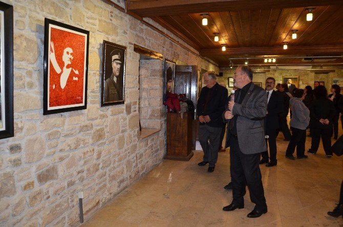 Kuşadası’nda “Atatürk” Sergisi Açıldı