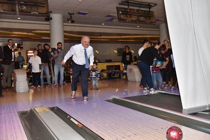 Vali Çakacak’ın Down Sendromlu Çocuklarla Bowling Keyfi