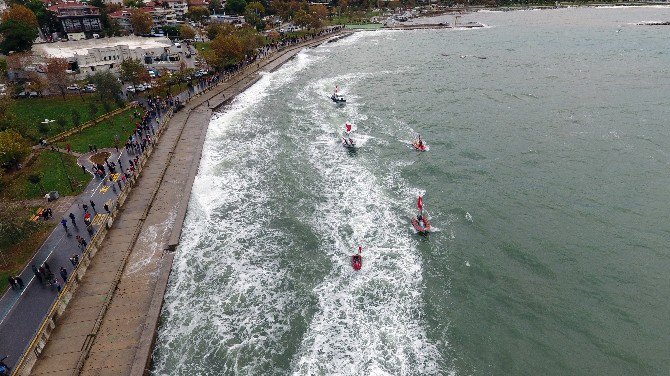 Kadıköy’de 6,5 Kilometrelik ‘Ata’ya Saygı Zinciri’