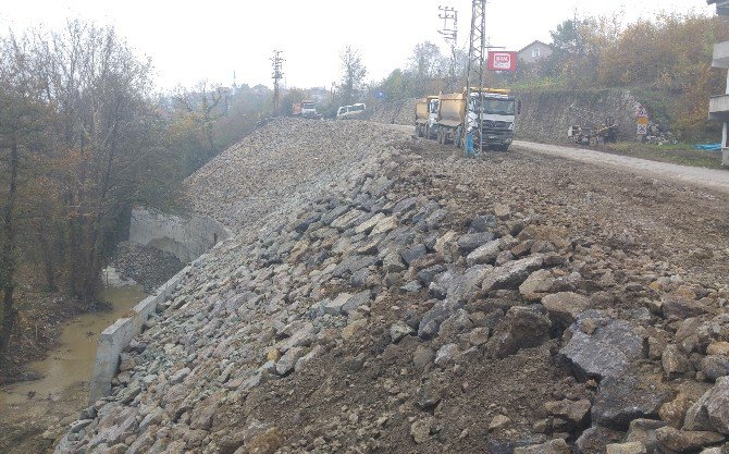 Ormanlı’da Çöken Yol Güvenli Hale Getiriliyor