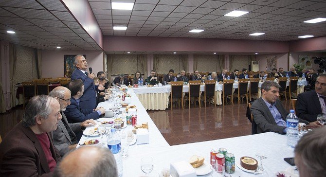 Rektör Çomaklı Estp Yönetim Ve Temsilcileri İle Buluştu