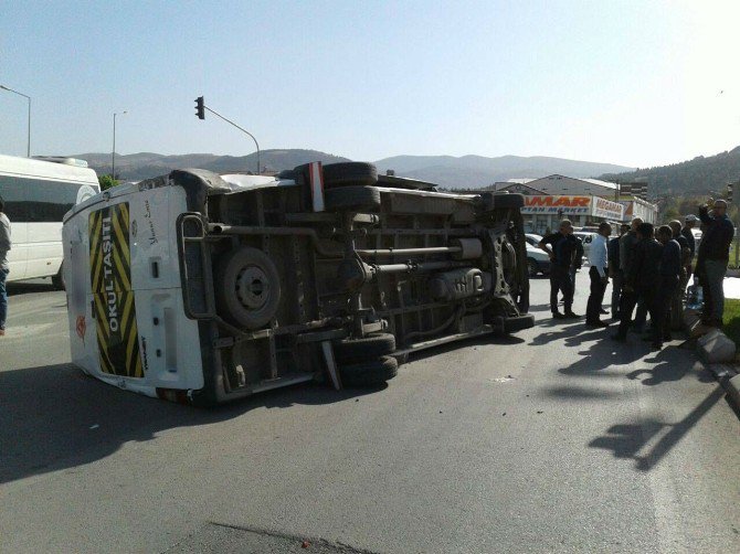 Bebeği Ambulans Uçağa Götüren 112 Ekibi Kaza Yaptı: 6 Yaralı