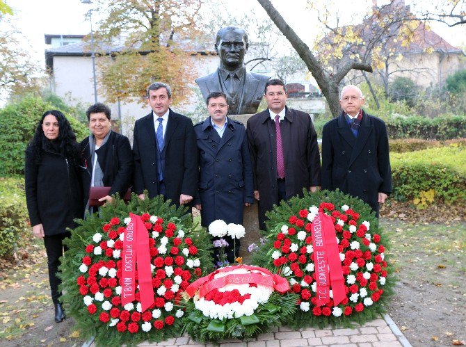 Türk Milletvekilleri Budapeşte’de Atatürk’ü Andı