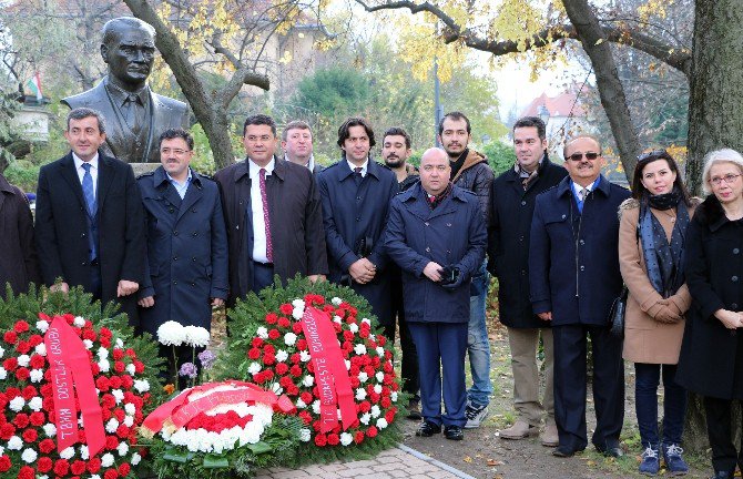 Türk Milletvekilleri Budapeşte’de Atatürk’ü Andı